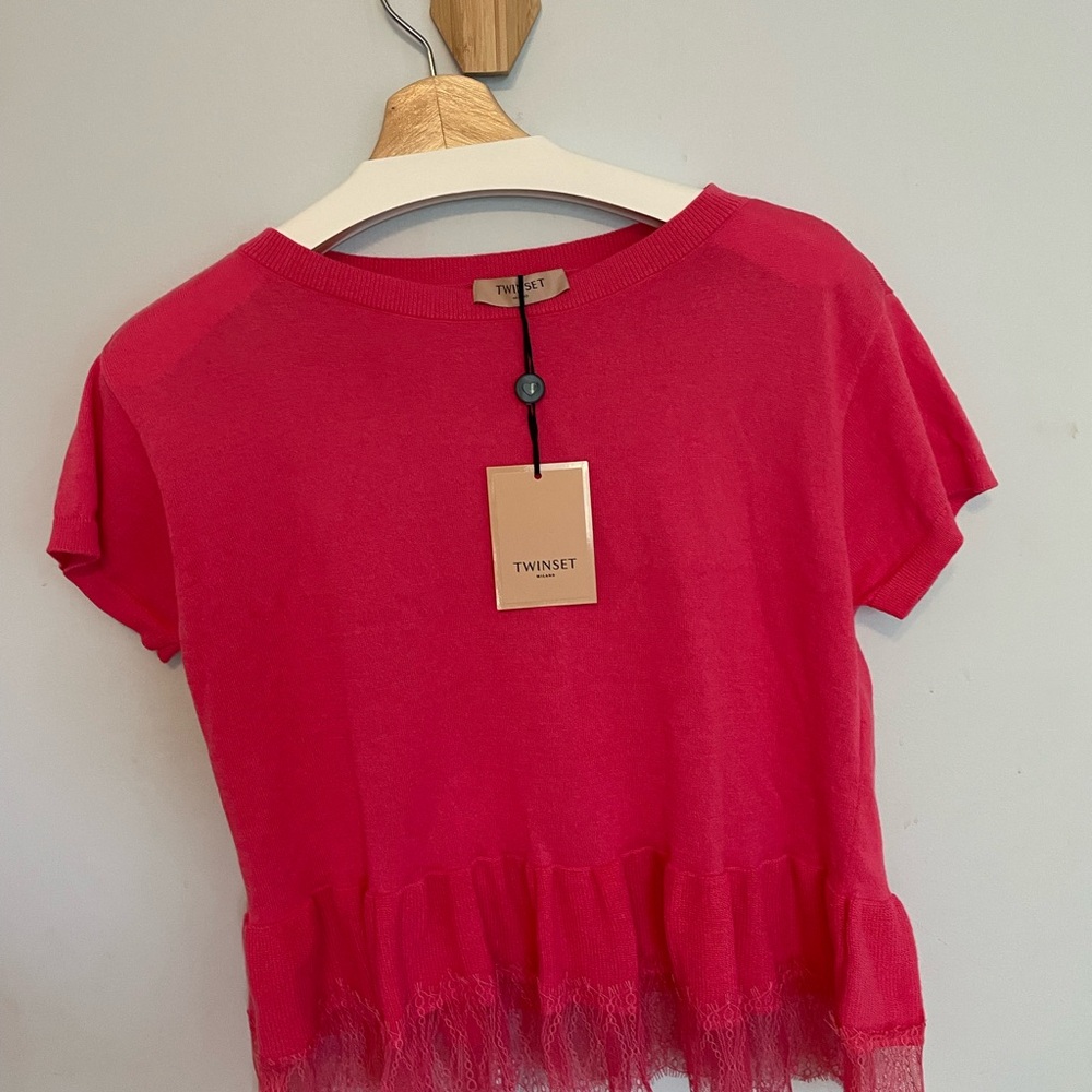 Hot pink brand new lint top with details
